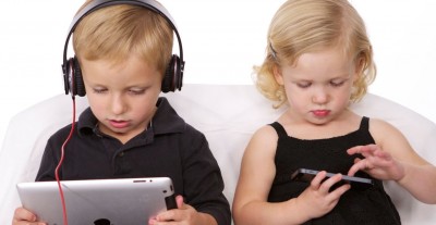 Как справиться с проблемой «прилипания» ребенка к экрану?